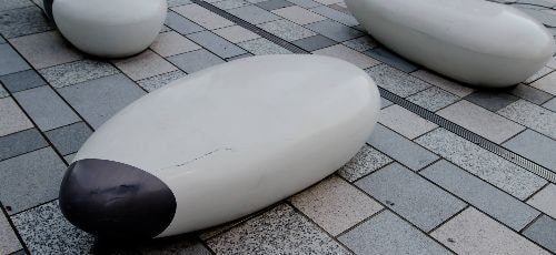 石のオブジェ